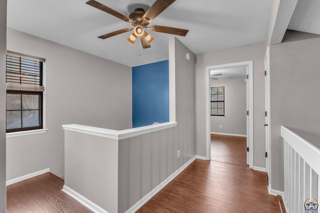 3764 SW Wood View DR, Topeka, KS 66610