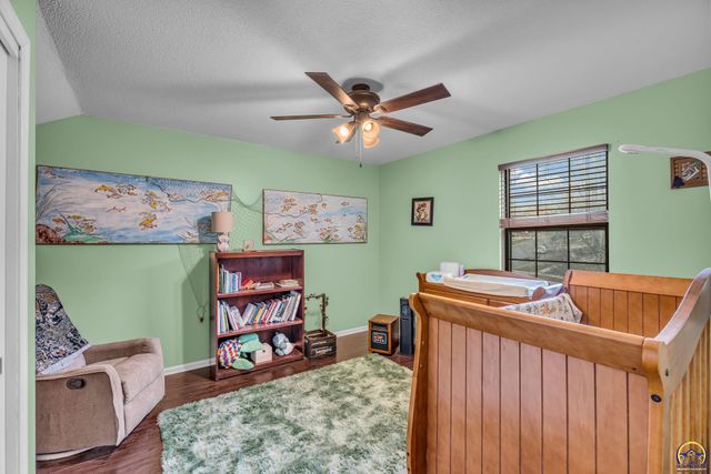 3764 SW Wood View DR, Topeka, KS 66610