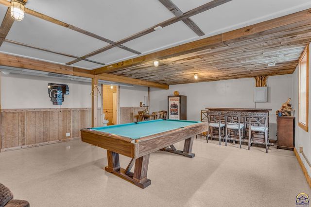 3764 SW Wood View DR, Topeka, KS 66610