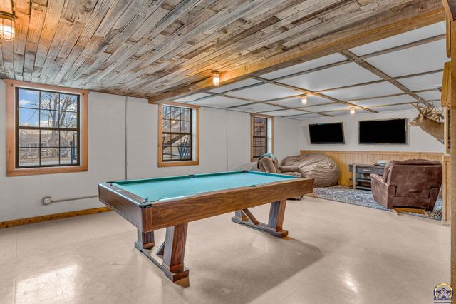 3764 SW Wood View DR, Topeka, KS 66610