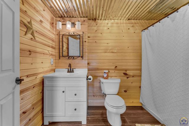 3764 SW Wood View DR, Topeka, KS 66610