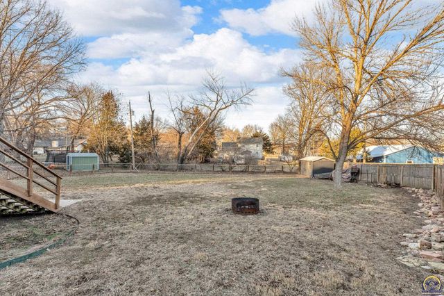 3764 SW Wood View DR, Topeka, KS 66610