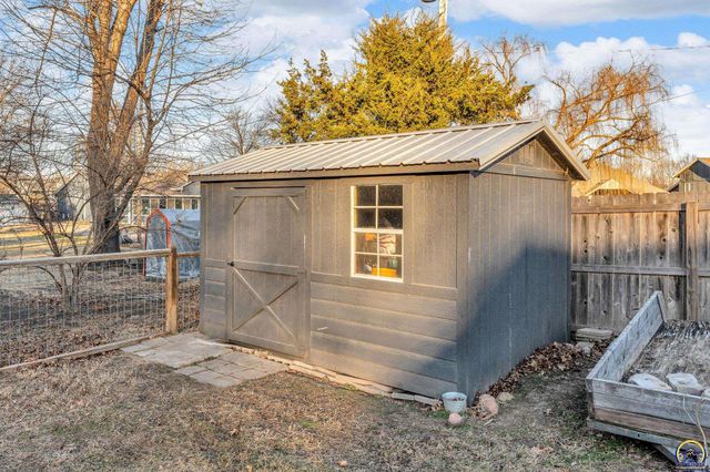 3764 SW Wood View DR, Topeka, KS 66610