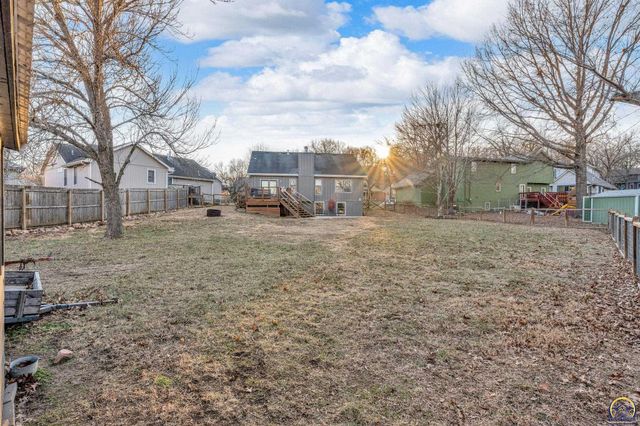 3764 SW Wood View DR, Topeka, KS 66610