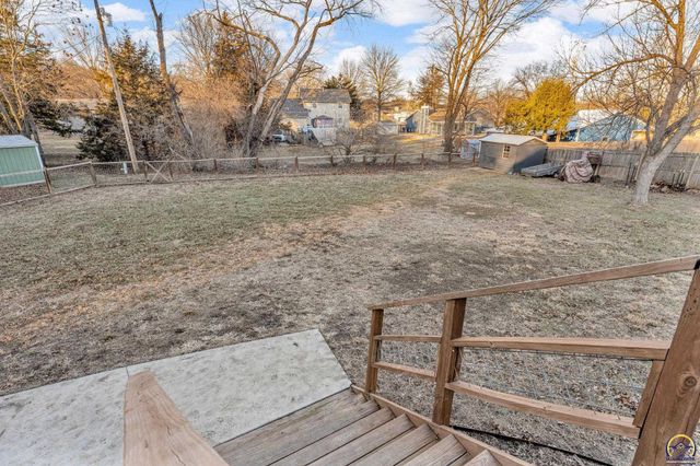 3764 SW Wood View DR, Topeka, KS 66610