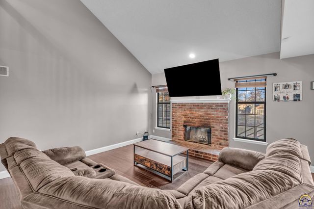 3764 SW Wood View DR, Topeka, KS 66610