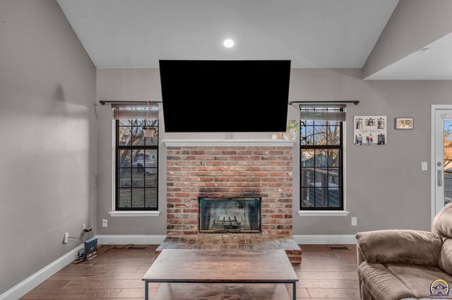 3764 SW Wood View DR, Topeka, KS 66610