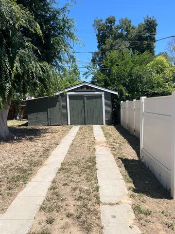 1384 N Harrison Avenue, Fresno, CA 93728