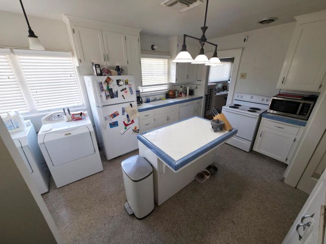 1384 N Harrison Avenue, Fresno, CA 93728