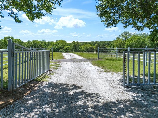 600 County Road 1790, Sunset, TX 76270