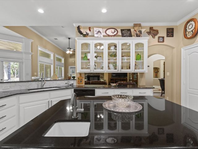 600 County Road 1790, Sunset, TX 76270