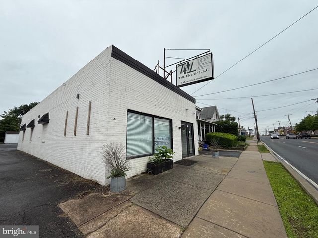 27 W LINCOLN HIGHWAY, Langhorne, PA 19047