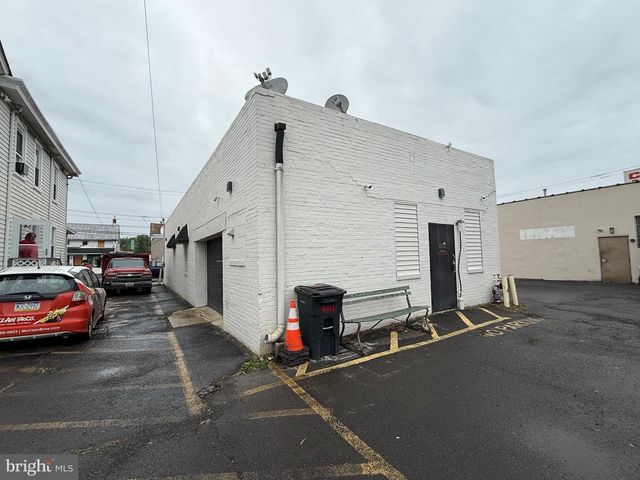 27 W LINCOLN HIGHWAY, Langhorne, PA 19047