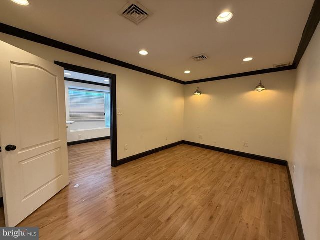 27 W LINCOLN HIGHWAY, Langhorne, PA 19047