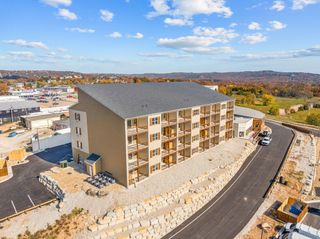 88 Towers Aly Unit #204, Kimberling City, MO 65686