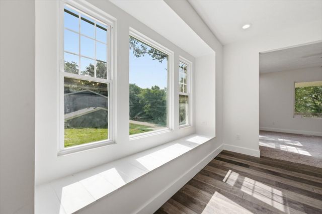 702 LINDBERG Drive, Council Bluffs, IA 51503