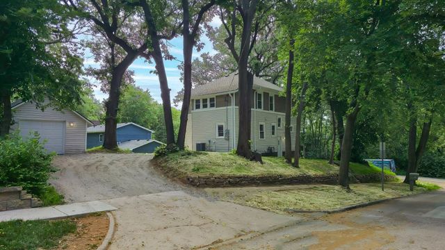 702 LINDBERG Drive, Council Bluffs, IA 51503