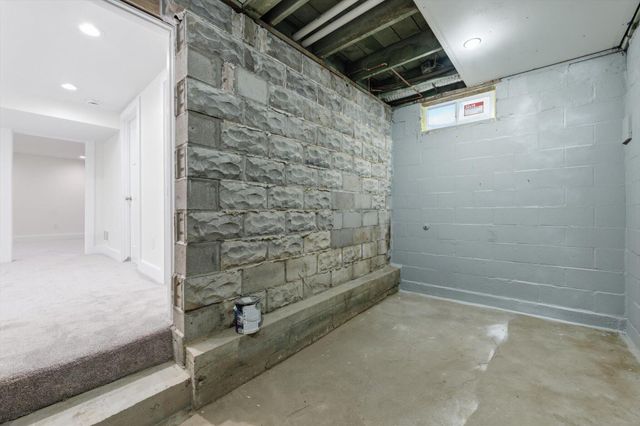 702 LINDBERG Drive, Council Bluffs, IA 51503