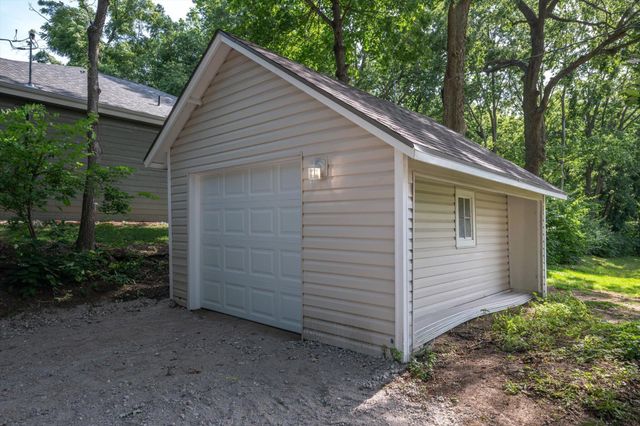 702 LINDBERG Drive, Council Bluffs, IA 51503