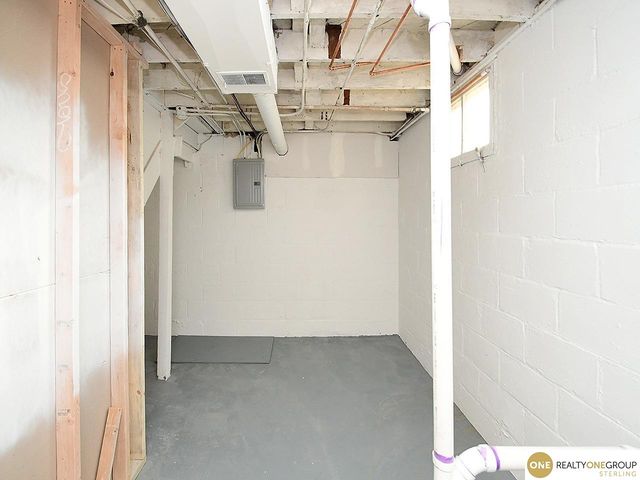 2467 N 47th Avenue, Omaha, NE 68104