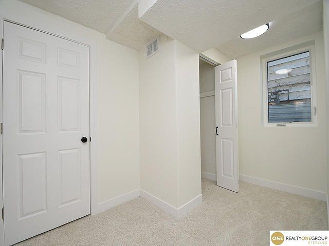 2467 N 47th Avenue, Omaha, NE 68104