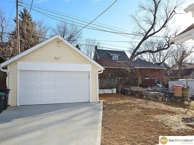 2467 N 47th Avenue, Omaha, NE 68104