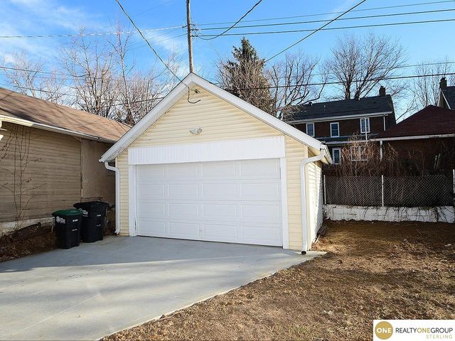 2467 N 47th Avenue, Omaha, NE 68104