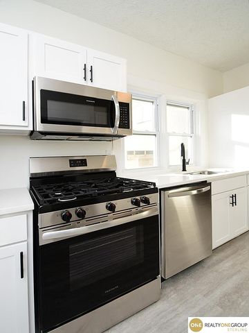 2467 N 47th Avenue, Omaha, NE 68104