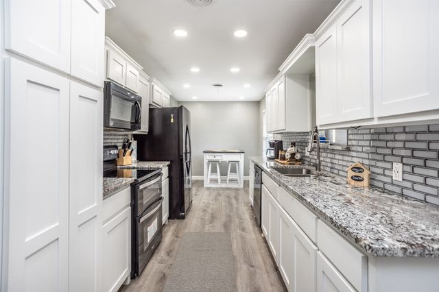 1808 College Street, Gainesville, TX 76240