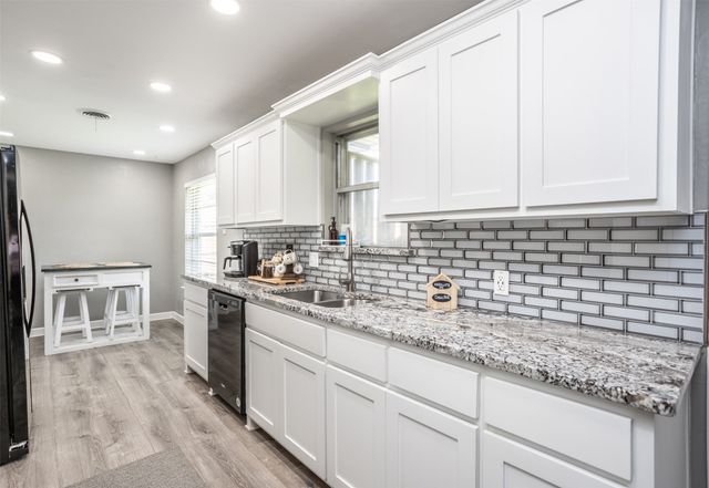 1808 College Street, Gainesville, TX 76240