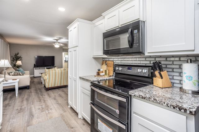 1808 College Street, Gainesville, TX 76240