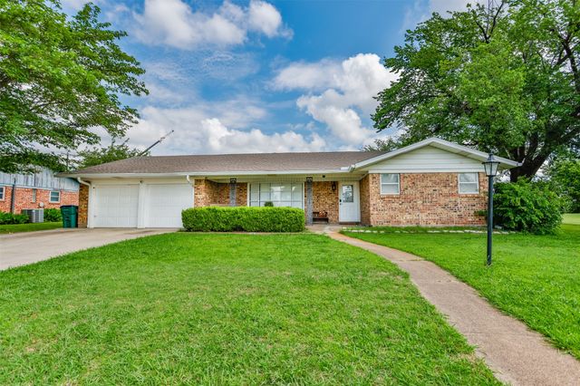 1808 College Street, Gainesville, TX 76240
