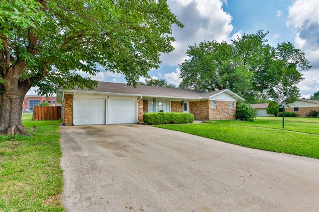 1808 College Street, Gainesville, TX 76240