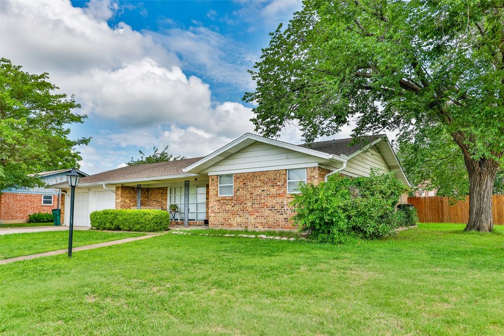 1808 College Street, Gainesville, TX 76240