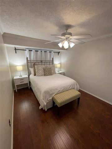 4523 Acacia Street, Bellaire, TX 77401