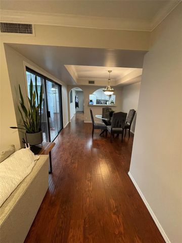 4523 Acacia Street, Bellaire, TX 77401