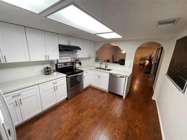 4523 Acacia Street, Bellaire, TX 77401