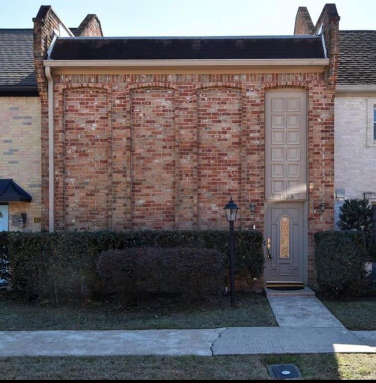 4523 Acacia Street, Bellaire, TX 77401