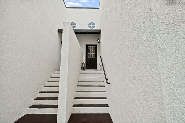 3625 BAY HEIGHTS WAY, Tampa, FL 33611