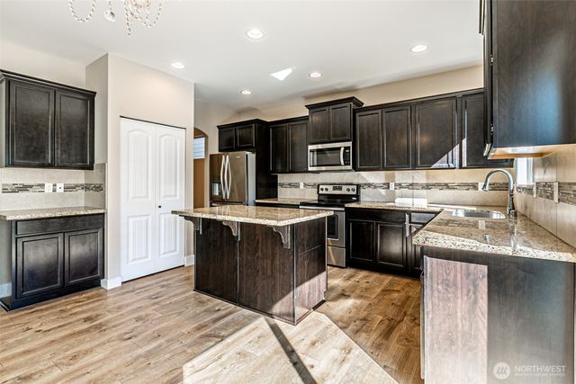 952 Burton Ray Street NE, Olympia, WA 98516