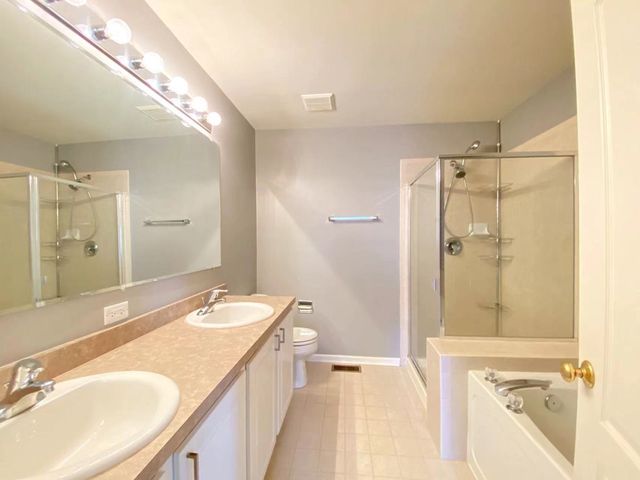 2279 Barrington Drive E 2279, Aurora, IL 60503