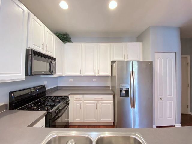 2279 Barrington Drive E 2279, Aurora, IL 60503