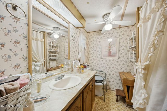 100 WATERWAY Avenue, Satsuma, FL 32189