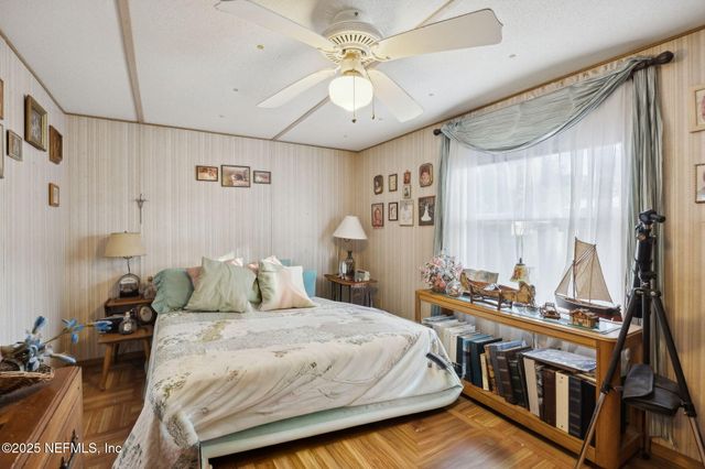 100 WATERWAY Avenue, Satsuma, FL 32189