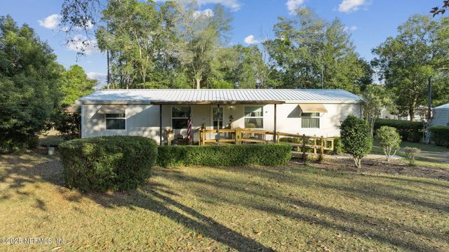 100 WATERWAY Avenue, Satsuma, FL 32189