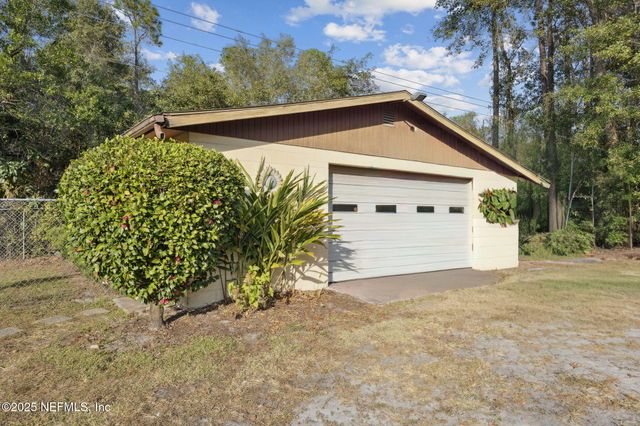 100 WATERWAY Avenue, Satsuma, FL 32189