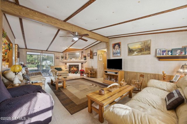 100 WATERWAY Avenue, Satsuma, FL 32189