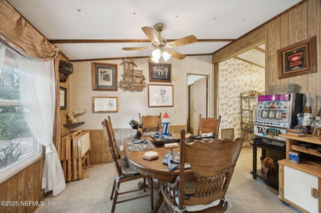 100 WATERWAY Avenue, Satsuma, FL 32189