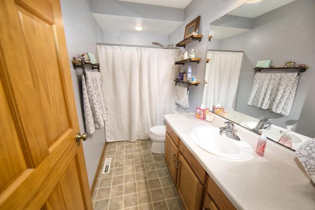 625 Chadwick DRIVE, Watertown, WI 53094