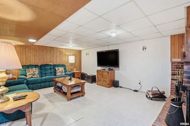 3229 37TH Street, Rock Island, IL 61201